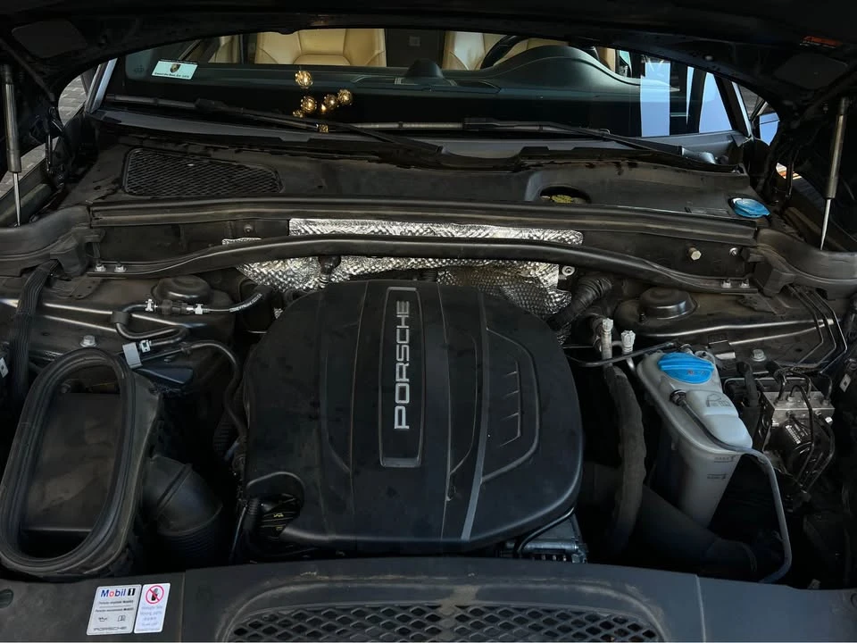 2018 Porsche Macan - Image 14 of 15