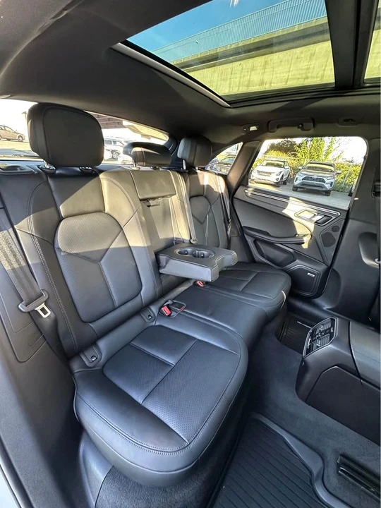 2018 Porsche Macan - Image 10 of 11