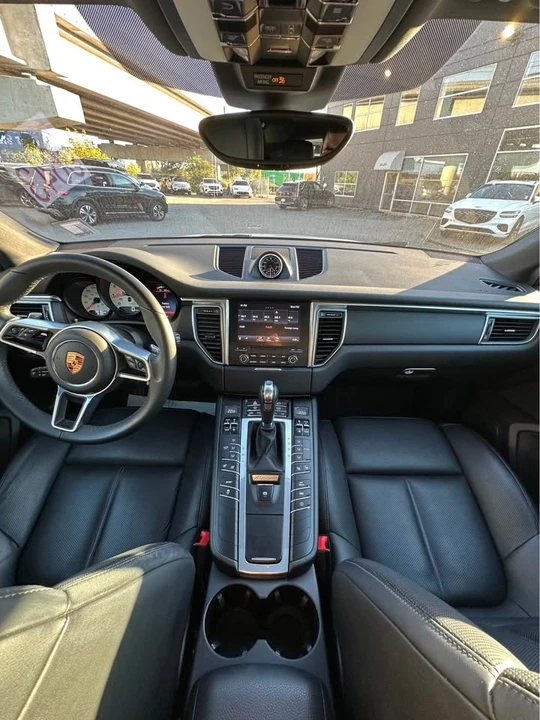 2018 Porsche Macan - Image 7 of 11