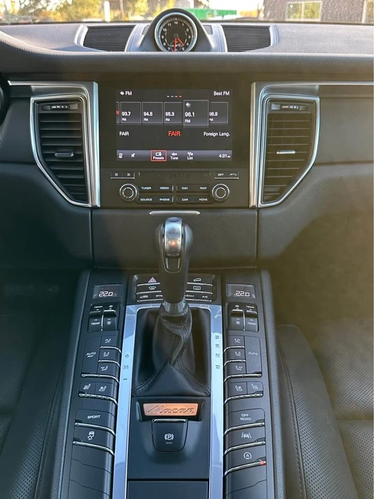 2018 Porsche Macan - Image 8 of 11