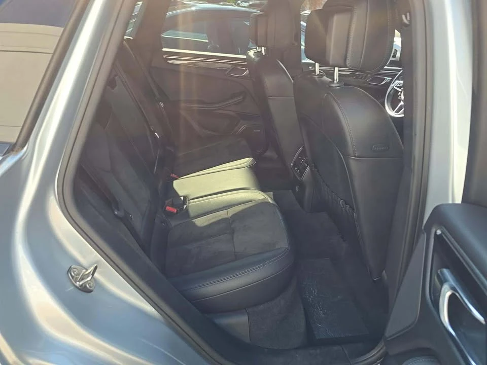 2018 Porsche Macan - Image 8 of 12
