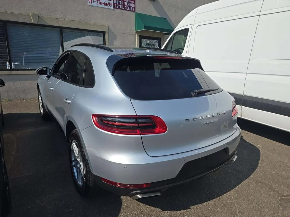2018 Porsche Macan - Image 10 of 12