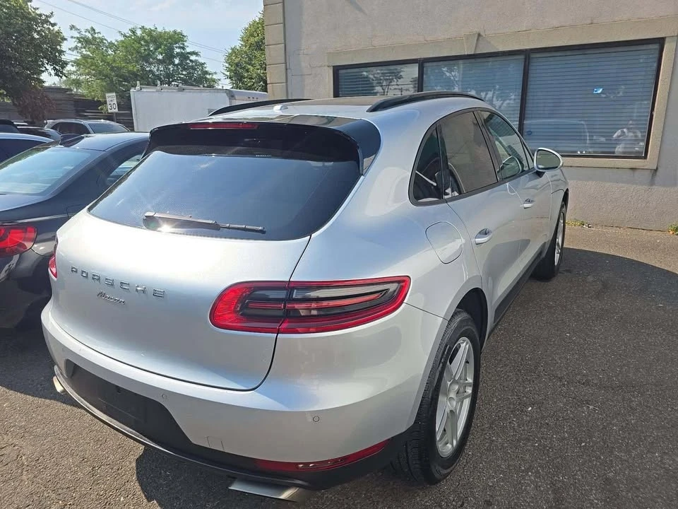 2018 Porsche Macan - Image 11 of 12