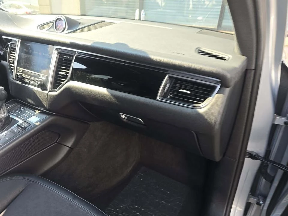 2018 Porsche Macan - Image 4 of 12