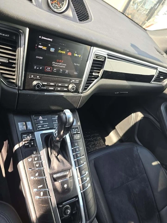 2018 Porsche Macan - Image 9 of 12