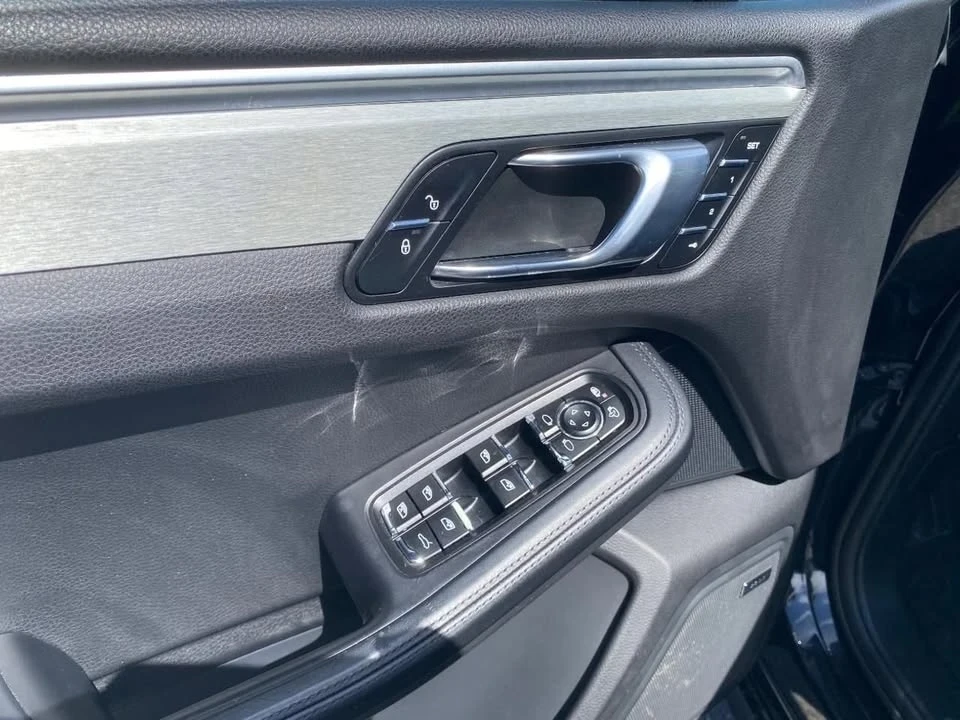 2018 Porsche Macan - Image 19 of 20