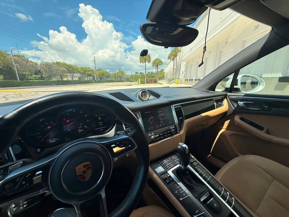 2018 Porsche Macan - Image 7 of 10