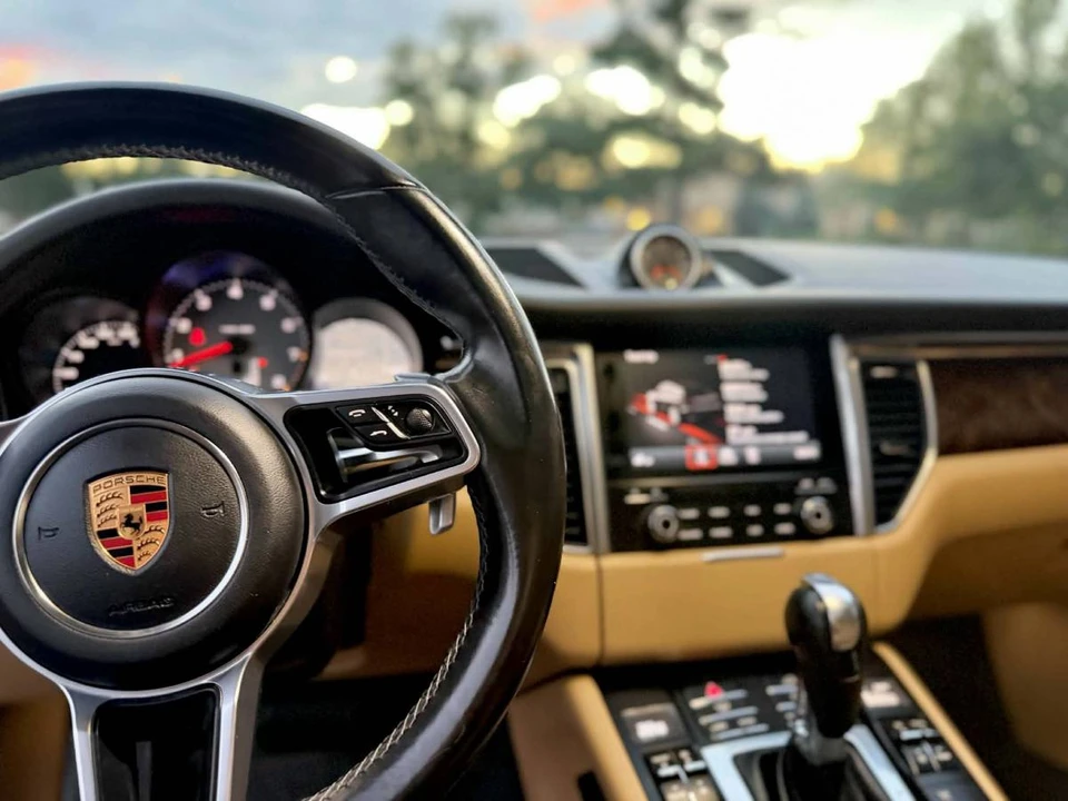 2018 Porsche Macan S - Image 9 of 12