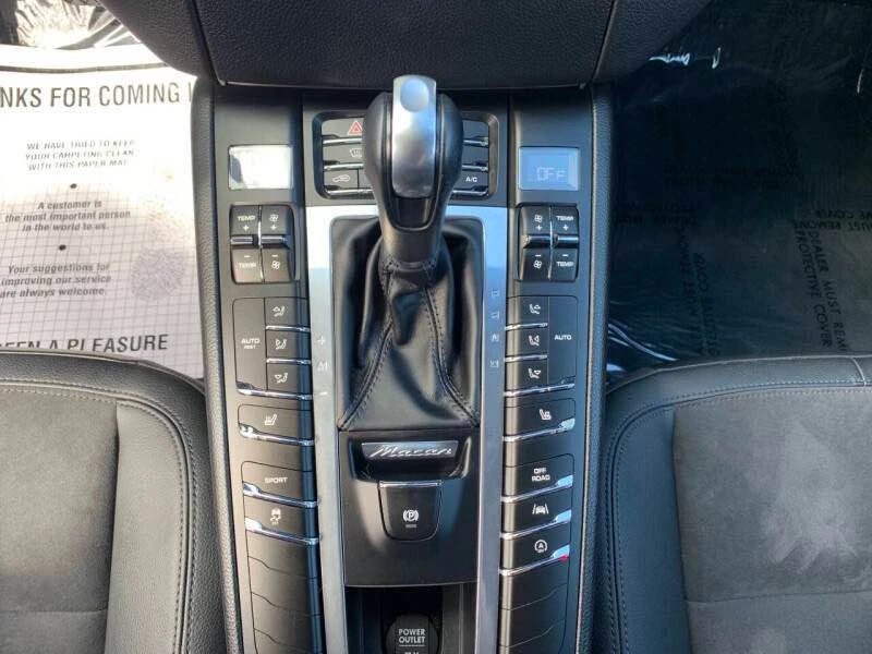 2018 Porsche Macan - Image 11 of 13