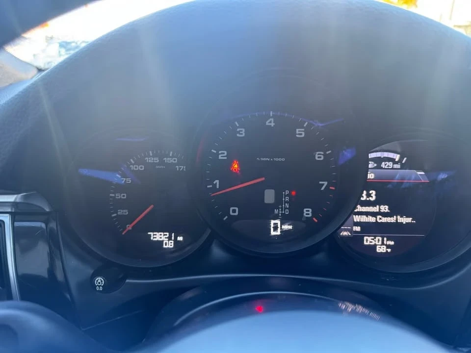 2018 Porsche Macan - Image 17 of 19