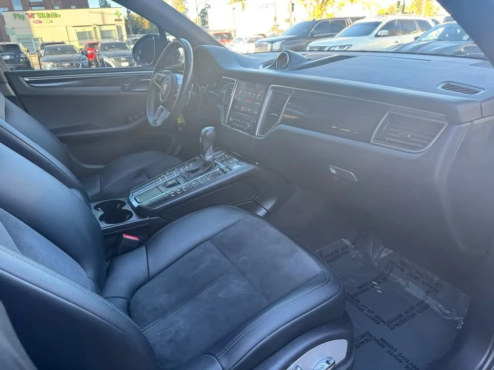 2018 Porsche Macan - Image 15 of 19