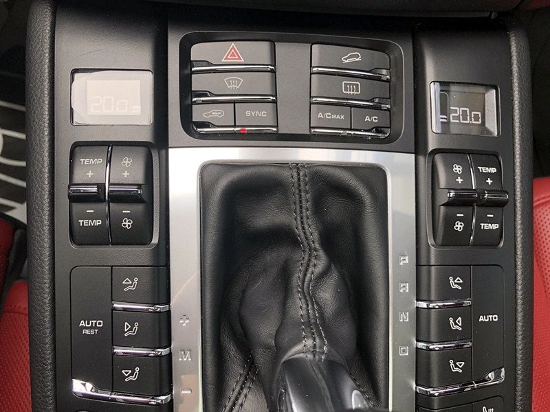 2018 Porsche Macan - Image 16 of 20