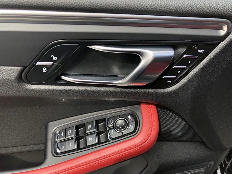 2018 Porsche Macan - Image 8 of 20
