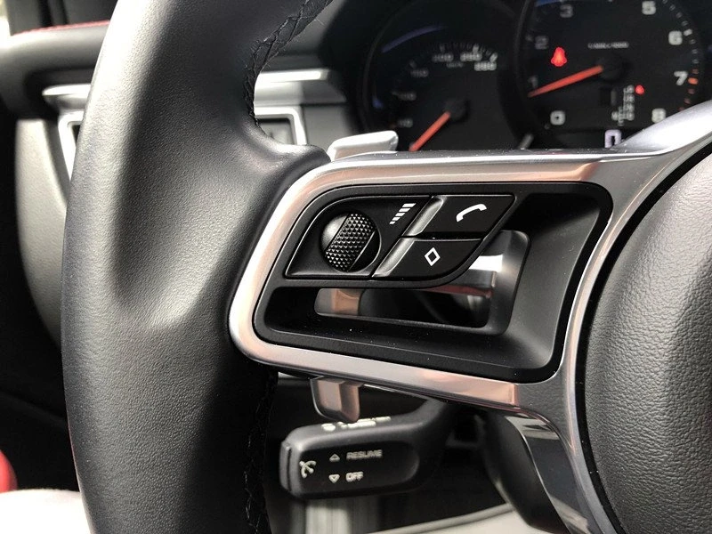 2018 Porsche Macan - Image 17 of 19