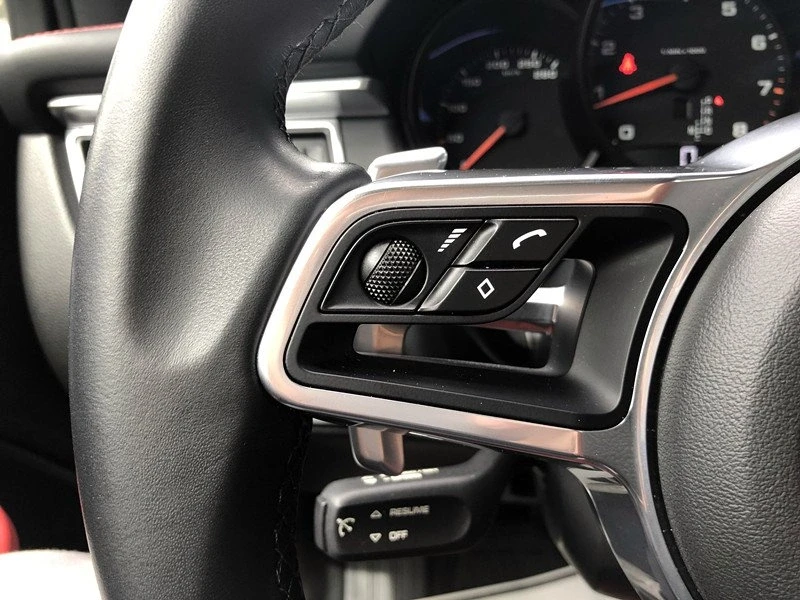 2018 Porsche Macan - Image 13 of 20