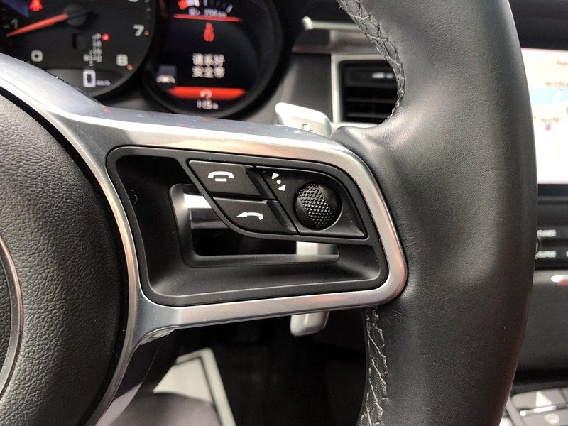 2018 Porsche Macan - Image 11 of 20