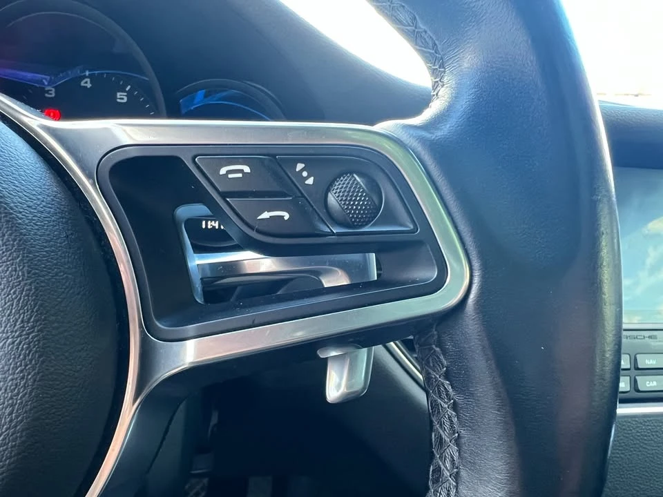 2018 Porsche Macan - Image 12 of 18