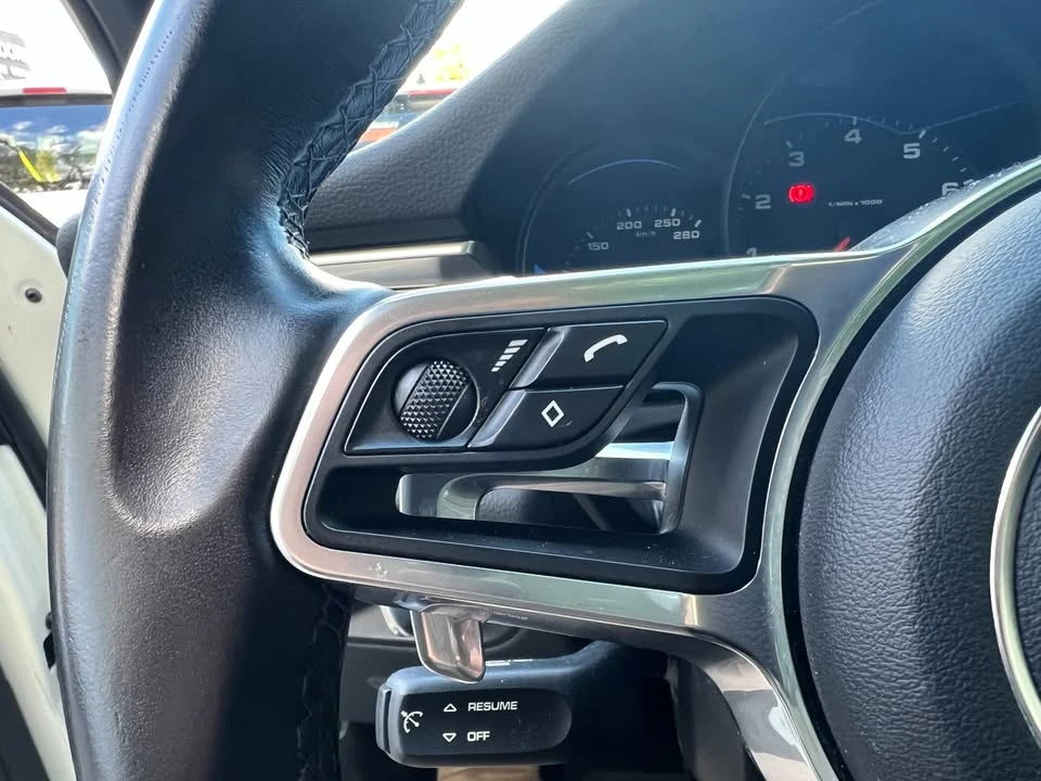 2018 Porsche Macan - Image 11 of 18