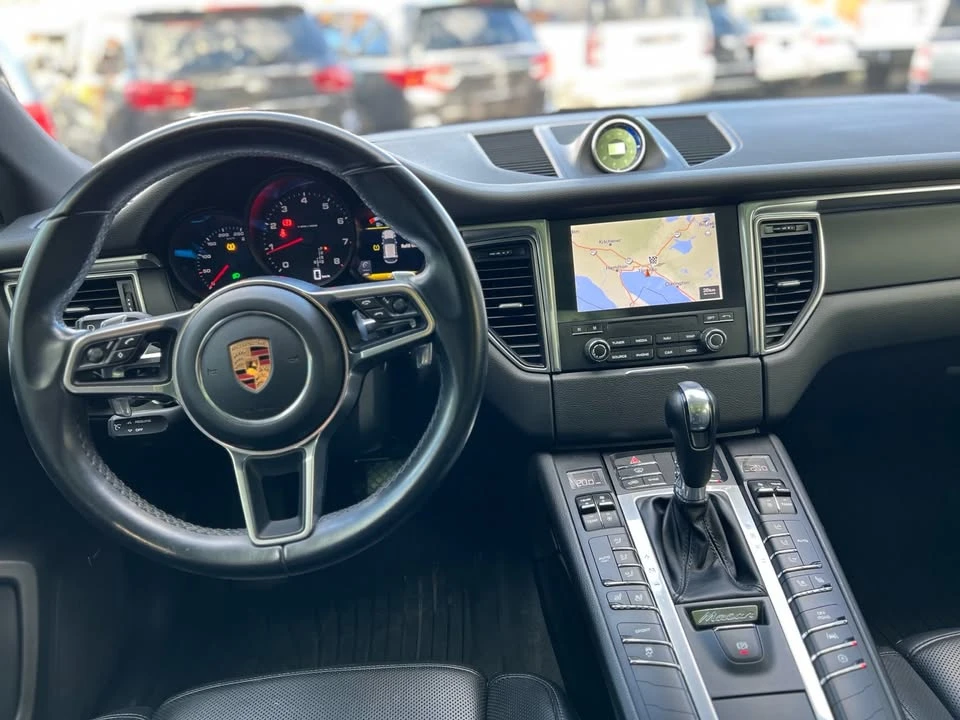 2018 Porsche Macan - Image 9 of 18