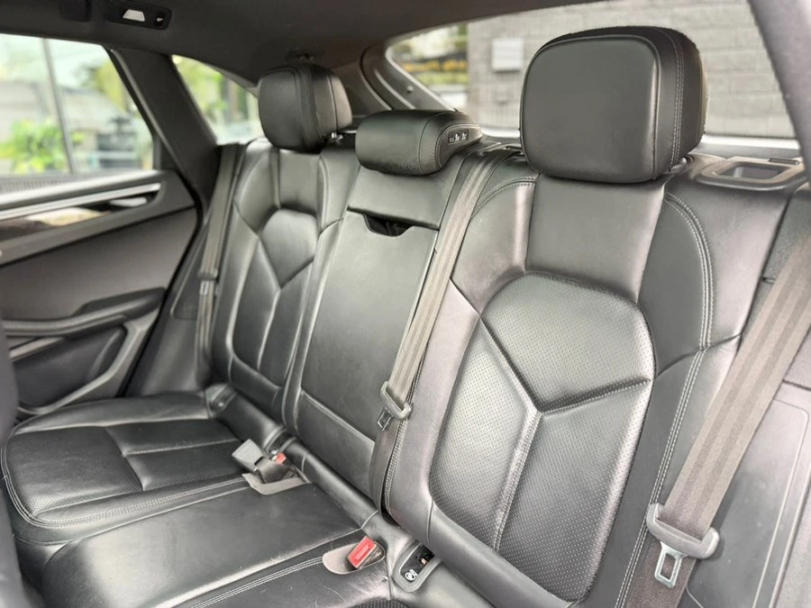 2018 Porsche Macan - Image 16 of 19