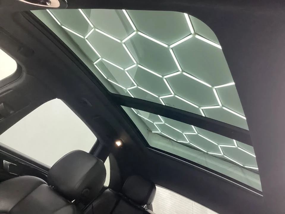 2018 Porsche Macan - Image 18 of 20