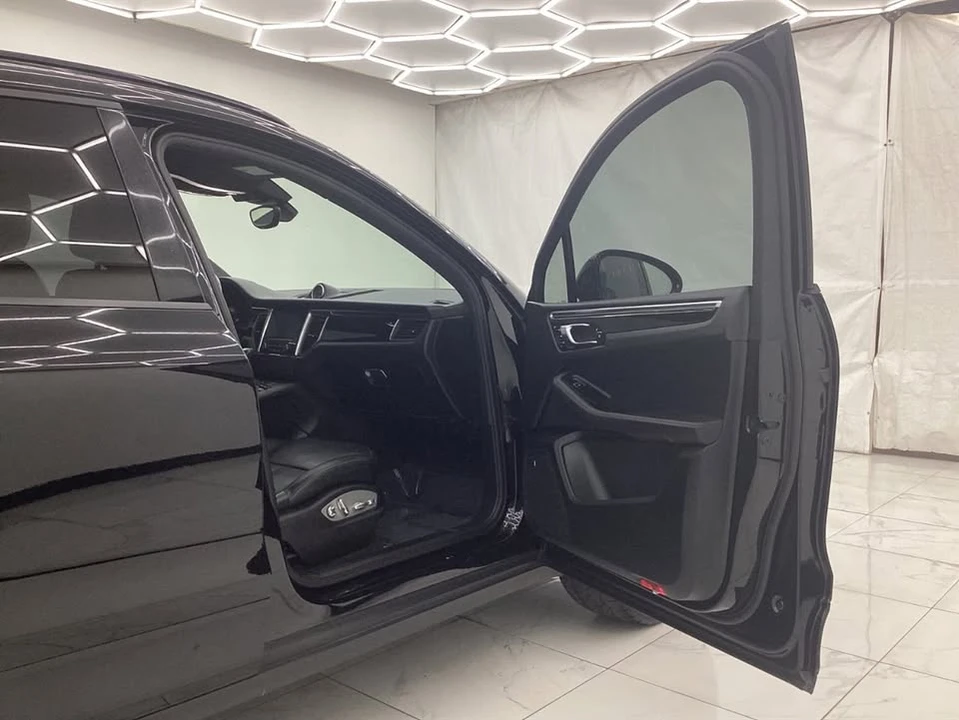 2018 Porsche Macan - Image 8 of 20