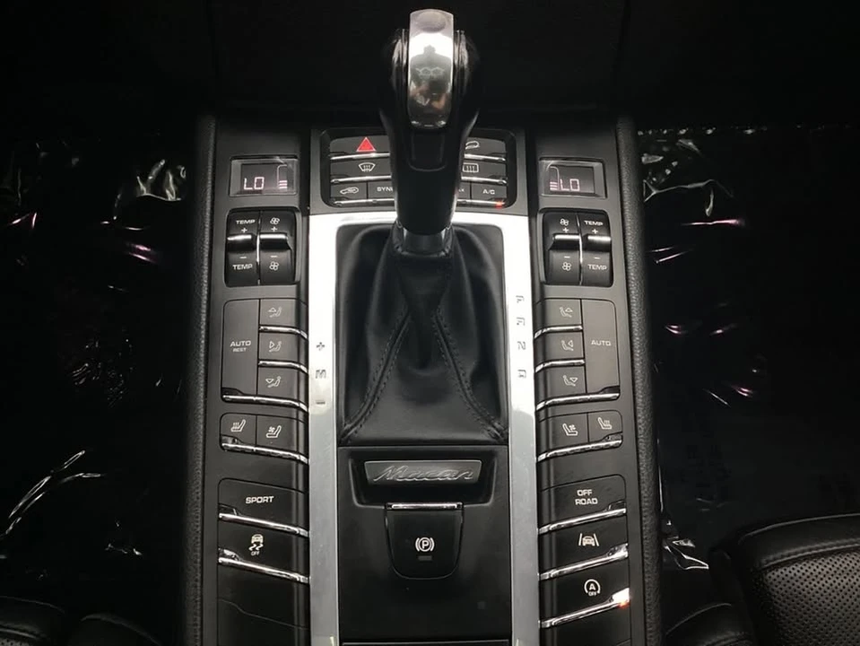 2018 Porsche Macan - Image 15 of 20