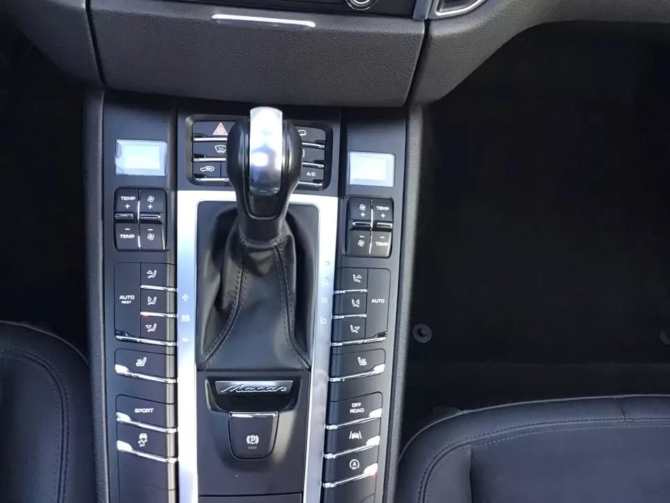 2018 Porsche Macan - Image 14 of 20