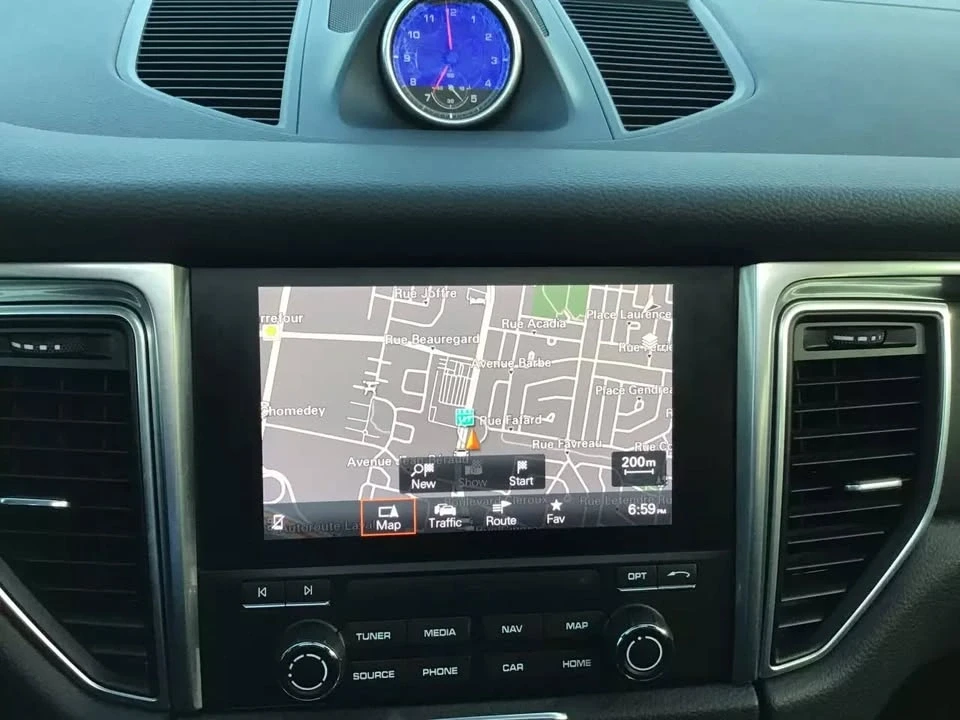 2018 Porsche Macan - Image 10 of 18
