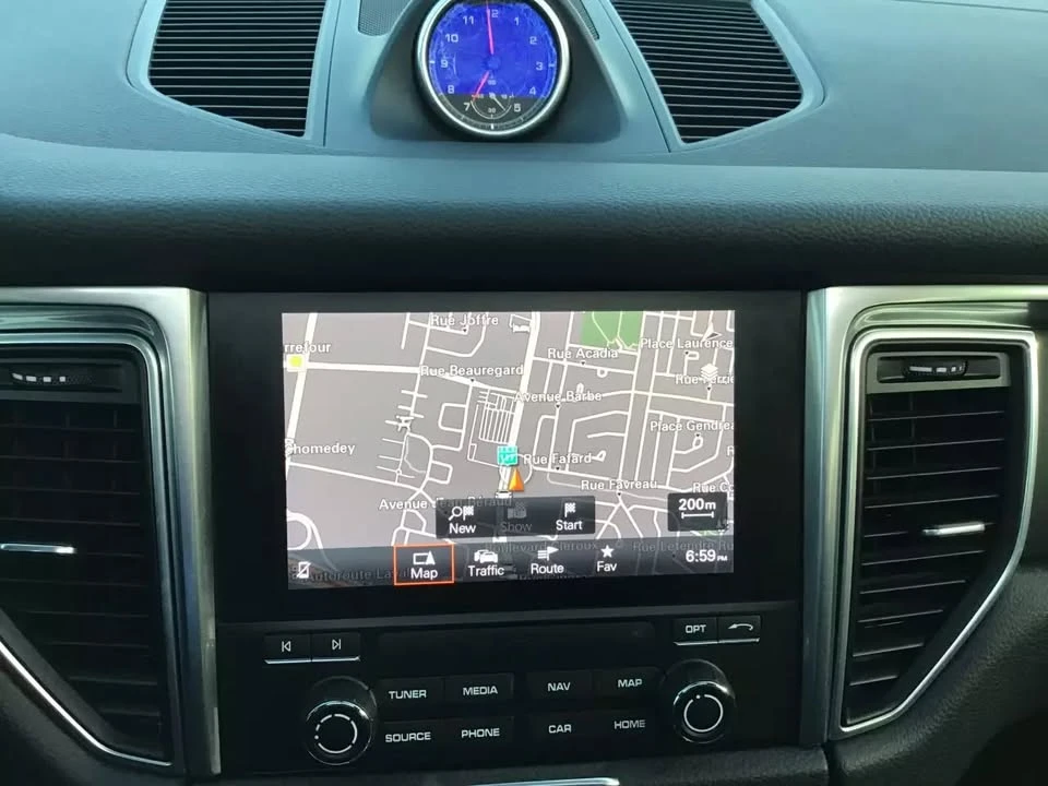 2018 Porsche Macan - Image 10 of 20