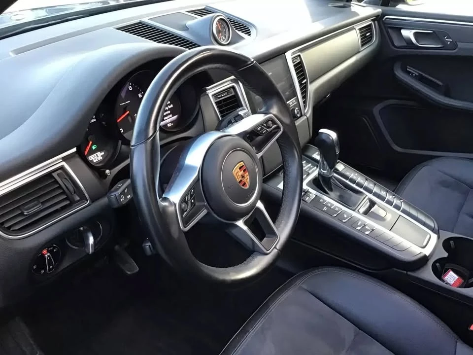 2018 Porsche Macan - Image 9 of 20