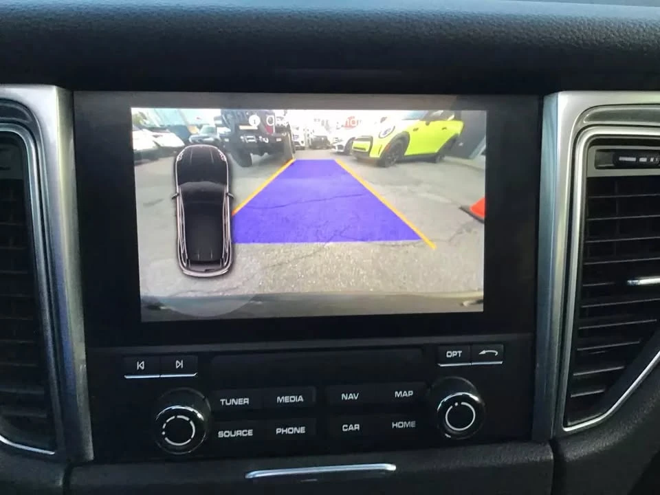 2018 Porsche Macan - Image 11 of 20