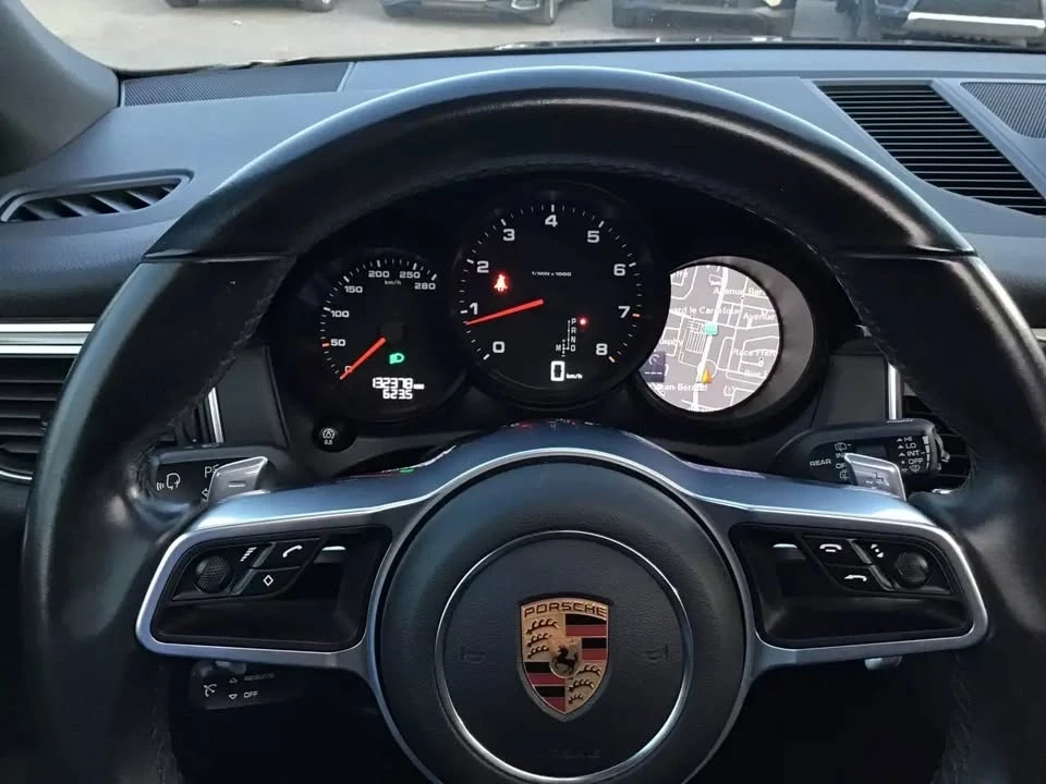 2018 Porsche Macan - Image 15 of 18
