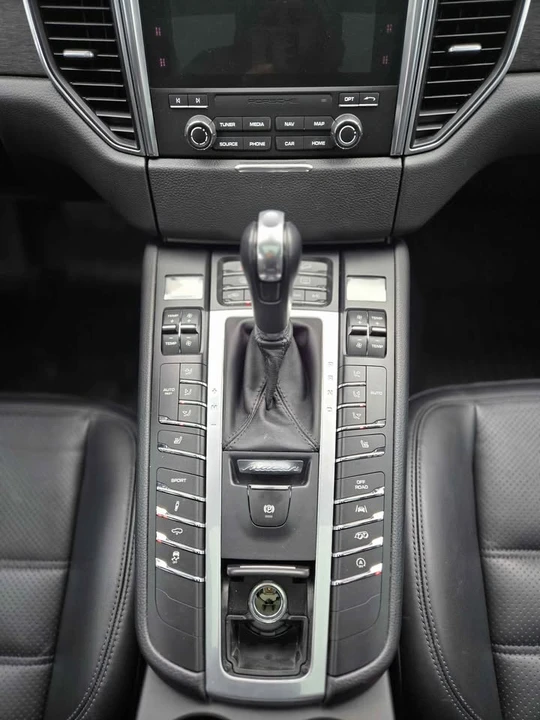 2018 Porsche Macan GTS - Image 10 of 14