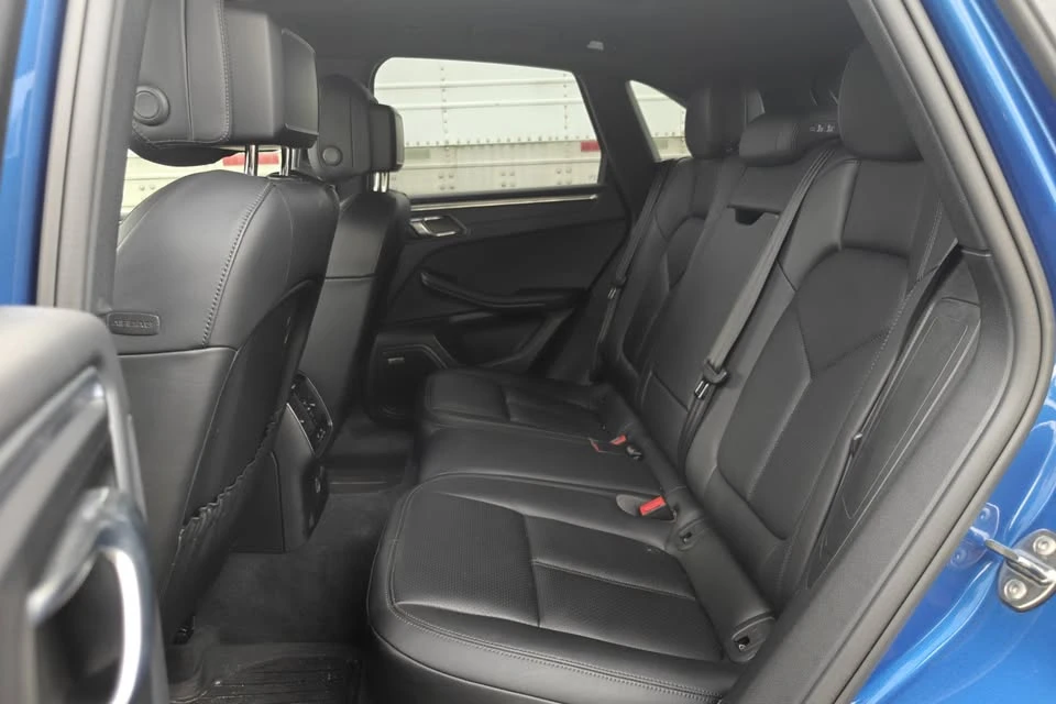 2018 Porsche Macan - Image 9 of 11