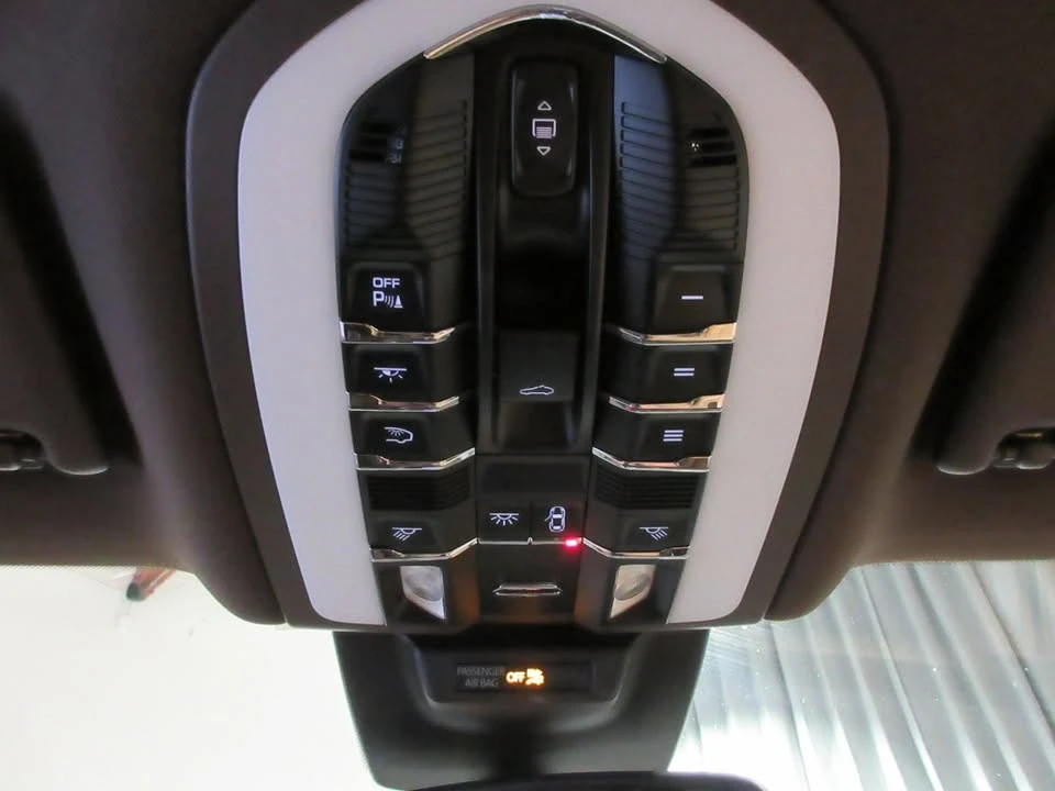 2018 Porsche Macan S - Image 16 of 19