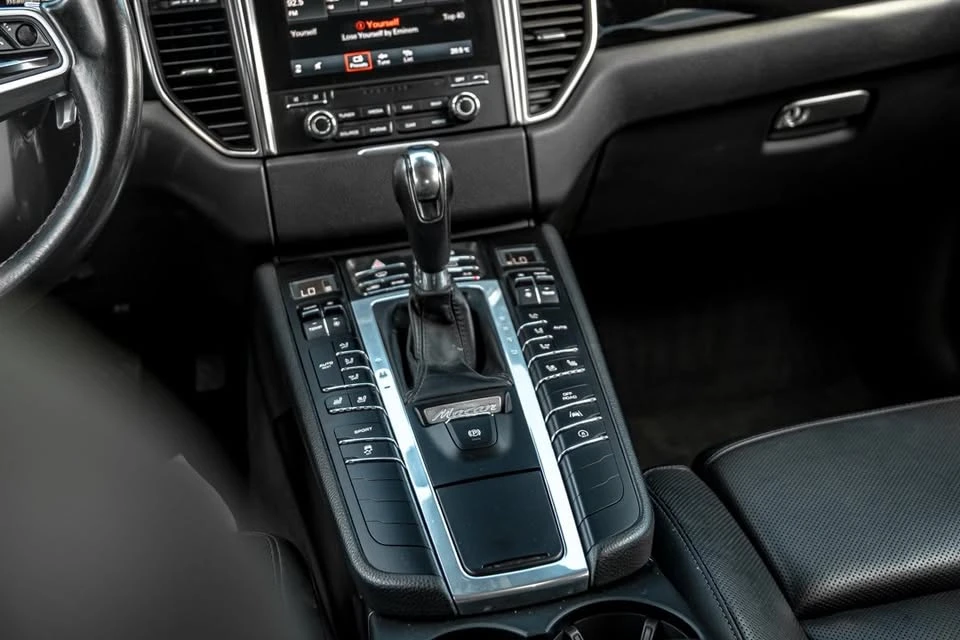 2018 Porsche Macan S - Image 15 of 19