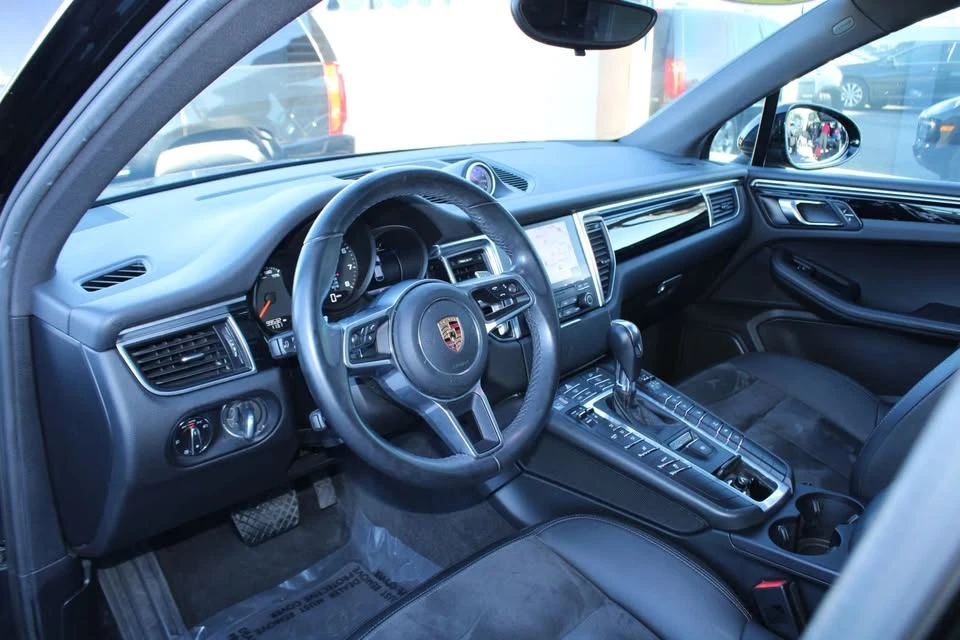 2018 Porsche Macan Turbo - Image 15 of 18