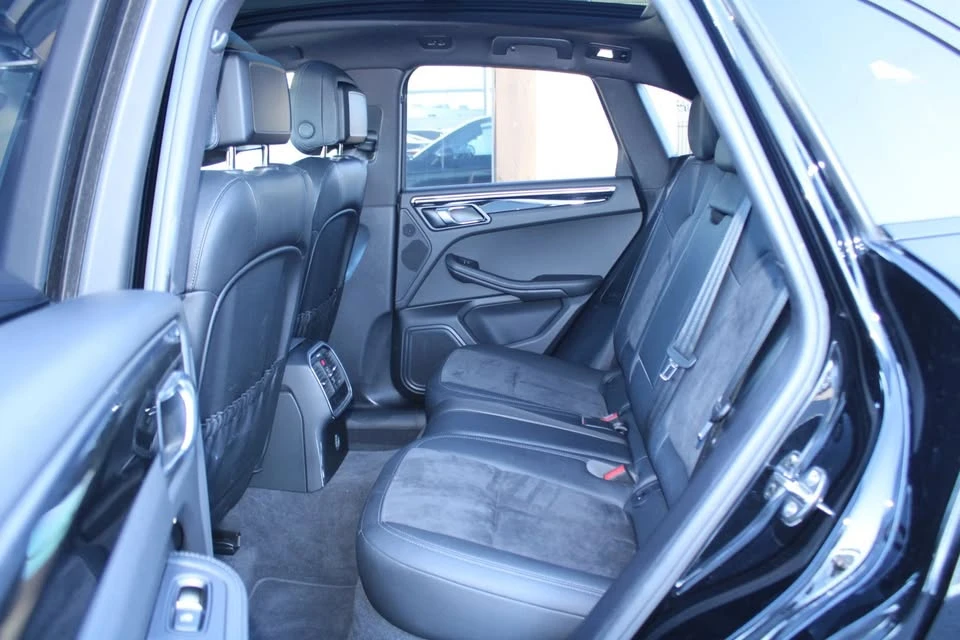 2018 Porsche Macan Turbo - Image 16 of 18