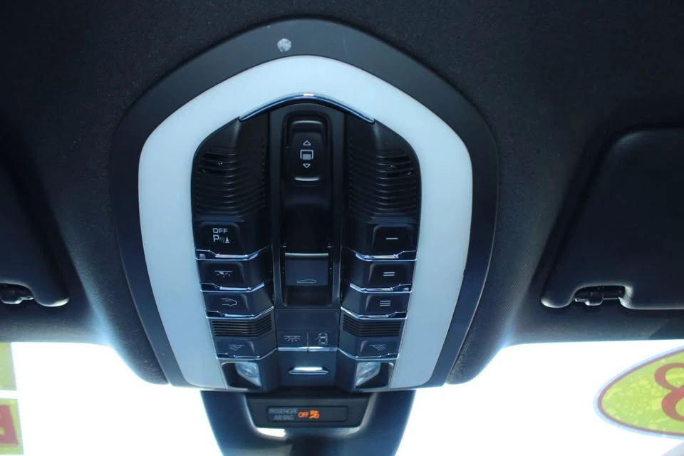 2018 Porsche Macan Turbo - Image 12 of 18