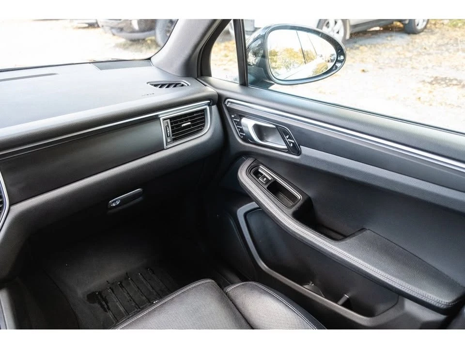 2018 Porsche Macan - Image 13 of 17
