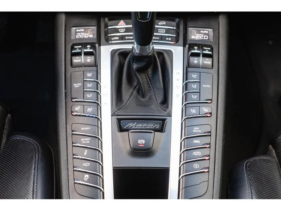 2018 Porsche Macan - Image 11 of 17