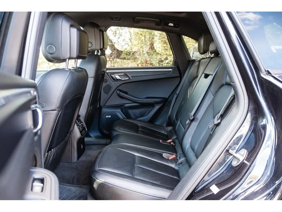 2018 Porsche Macan - Image 16 of 17