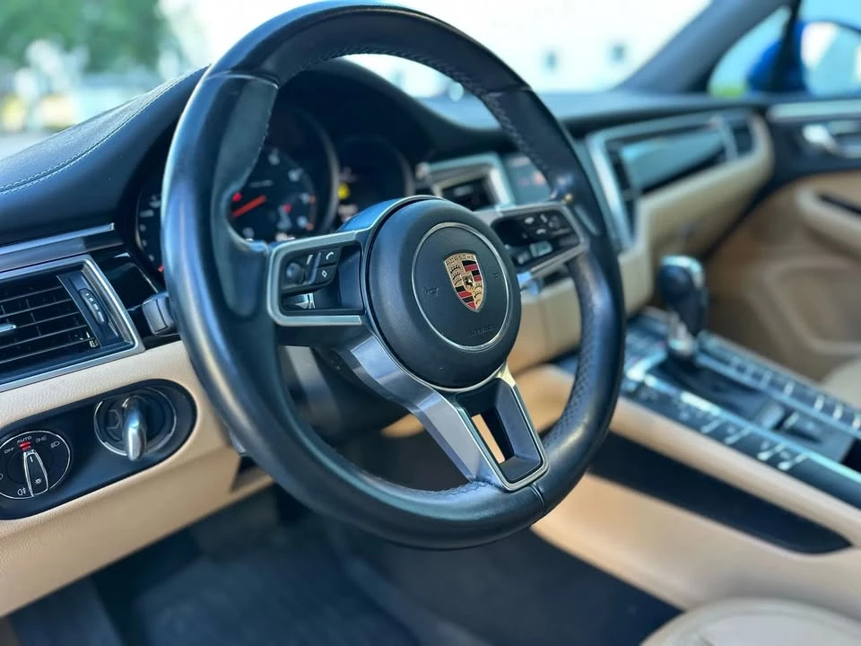 2018 Porsche Macan - Image 13 of 20