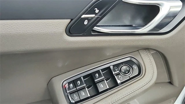 2018 Porsche Macan - Image 18 of 18