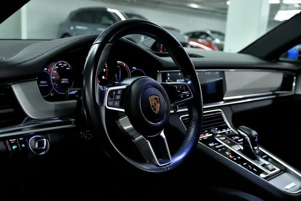 2018 Porsche 971 Panamera - Image 8 of 19