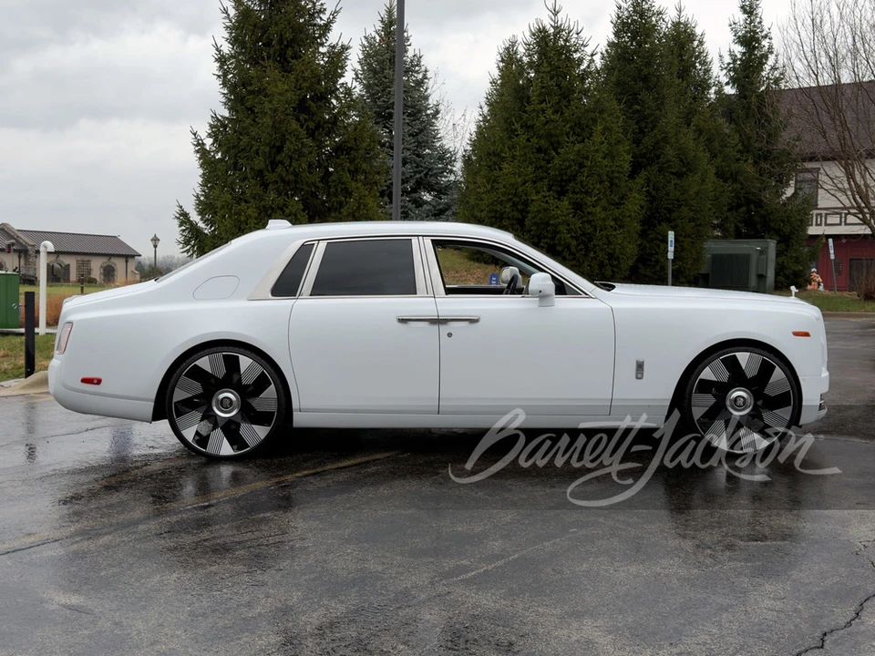 2018 Rolls-Royce Phantom VIII - Image 2 of 16