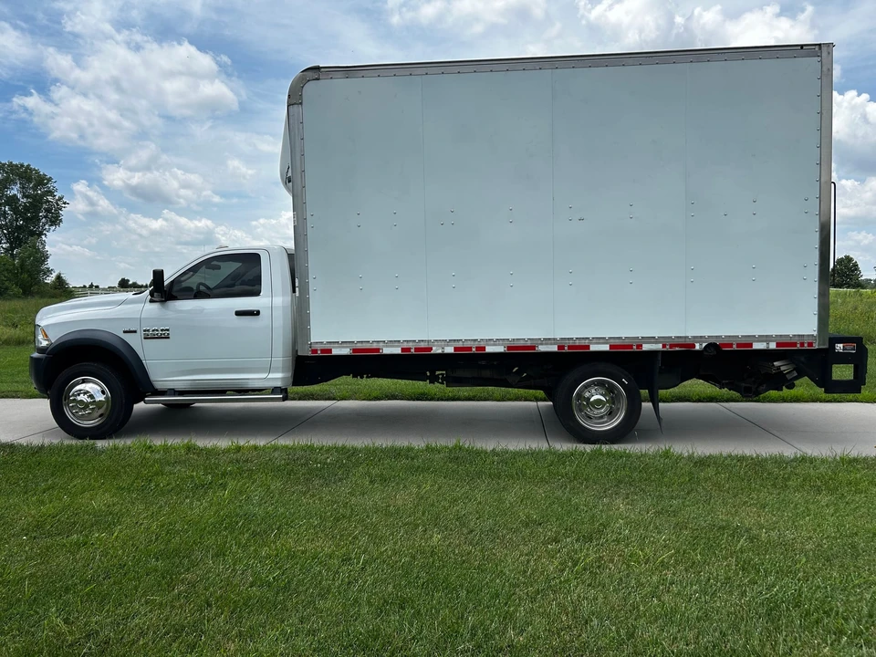 2018 Ram 4500 & 5500 - Image 3 of 31