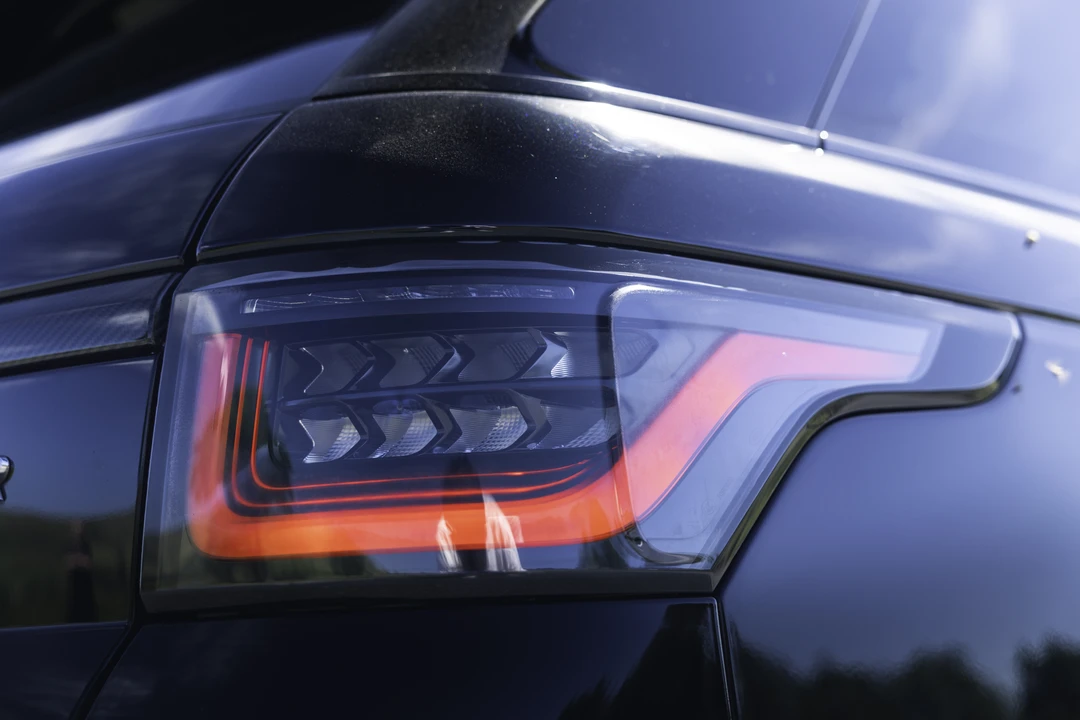 2018 Land Rover Range Rover Sport SVR L494 - Image 28 of 31