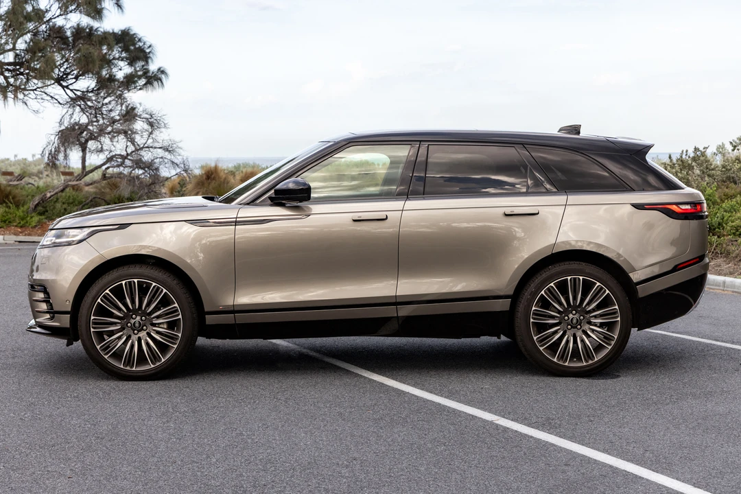 2018 Land Rover Range Rover Velar - Image 12 of 31